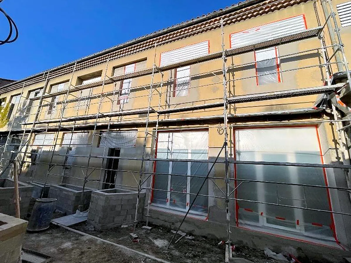 Façade sous échafaudage